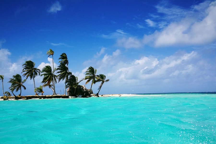 Ilha com coqueiros e água turquesa em San Blas, do folder do San Blas privativo